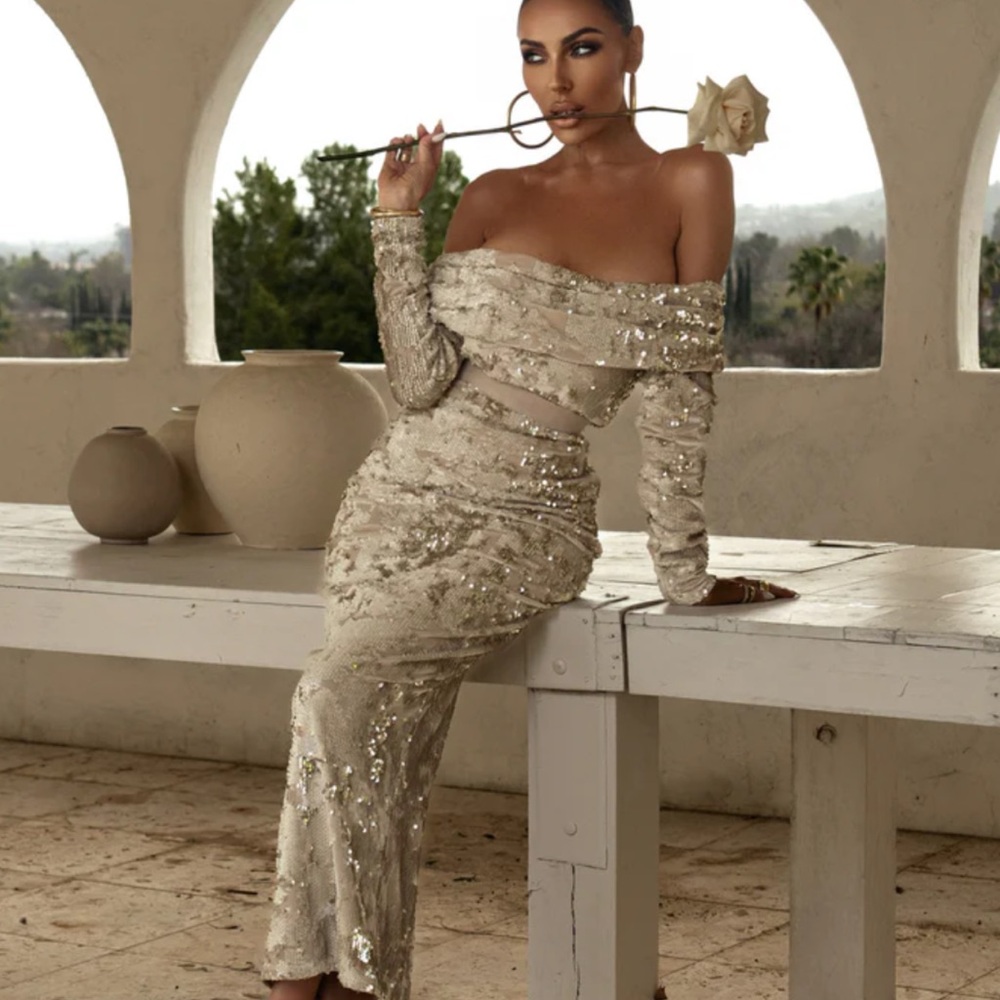 STONE CUTTING EDGE SEQUIN BODYSUIT AND SKIRT SET- JLUX